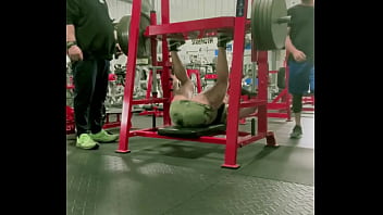 Anything over 500# requires 2 spotters anything that makes my legs quiver like this and i’m fuckin down have an