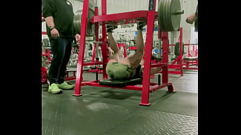 Anything over 500# requires 2 spotters anything that makes my legs quiver like this and i’m fuckin down have an