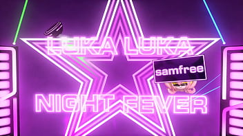 Megurine luka desnuda con tetas enormes