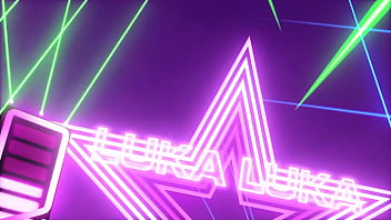 Megurine luka desnuda con tetas enormes