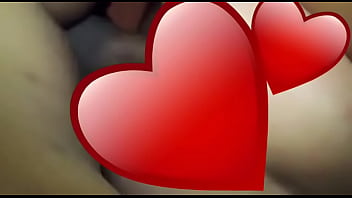 Qué rico mueve el culo está puta