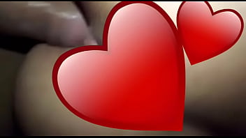 Qué rico mueve el culo está puta