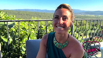 Pam et ashley deux blondes coquines aiment le sexe à trois