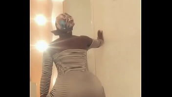 Imagine toi derrière ce cul Imagine toi derrière ce cul