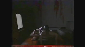 Sadako salió del televisor y se la cogieron