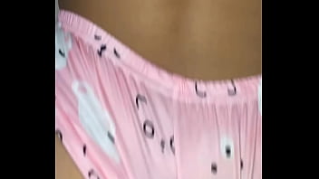 Hermanastra de 18 añitos follada con su pijama anda triste porque su novio la termino hermosa culona porno casero