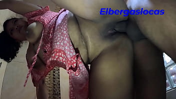 Follando con el gasfitero llame al gasfitero para que me revise la cañería no espere que tuviera tal herramienta entre sus pantalones lo volveré a contratar