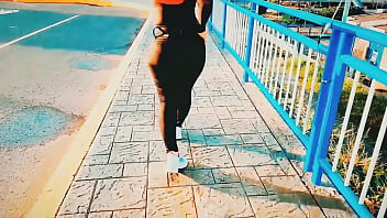 Convenciendo a hermosa culona latina tiene un culo enorme