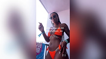 Leaked video of black model ebony foxx smoking Leaked video of black model ebony foxx smoking