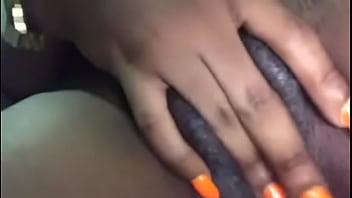 Elle jouie en pensant à ma bite