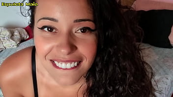 Punheta guiada brasileira gostosa mandando voce gozar na ordem dela