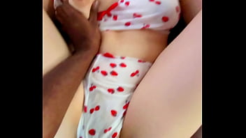 La soeur de mon pote vient chercher chez moi je la baise direct