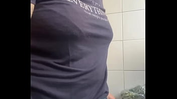 Você cairia de boca nessa xota grande ou tem nojinho de bucetão