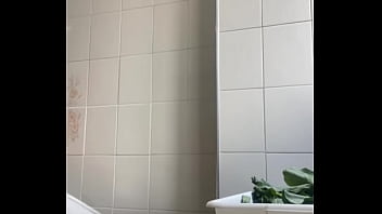 Você cairia de boca nessa xota grande ou tem nojinho de bucetão