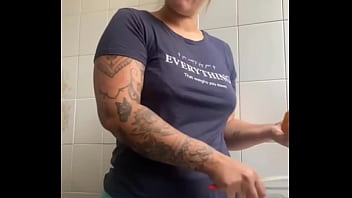 Você cairia de boca nessa xota grande ou tem nojinho de bucetão