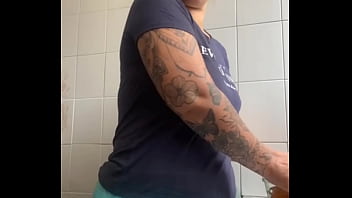 Você cairia de boca nessa xota grande ou tem nojinho de bucetão