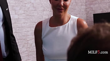 Detectives fuck milf to extract information