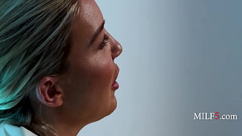 Detectives fuck milf to extract information