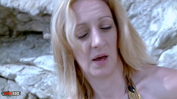 Hot louise du lac stripping by the sea