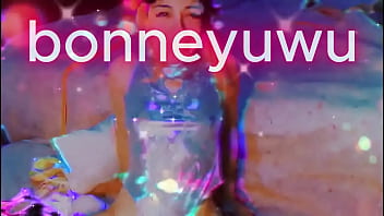 Bonneyuwu 10 36 conejita toma la leche y se masturba con gran dildo