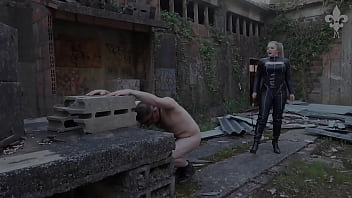 Empress bella's outdoor cropping & whipping