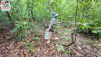 วัยรุ่นไทยเดินเก็บเห็เในป่าอยู่ดีดีโชว์หีเฉยเลย