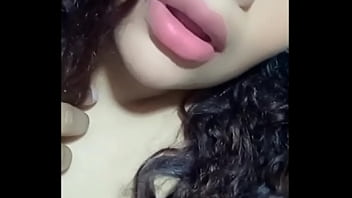 Esta chica x plata hasta eructa delicioso