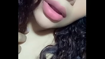 Esta chica x plata hasta eructa delicioso