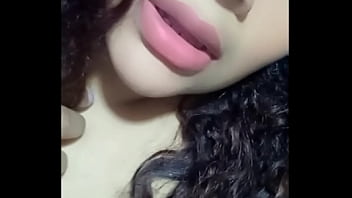 Esta chica x plata hasta eructa delicioso