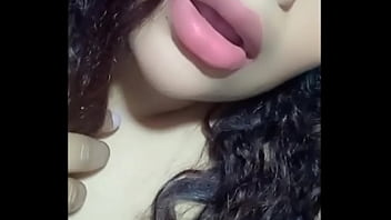 Esta chica x plata hasta eructa delicioso