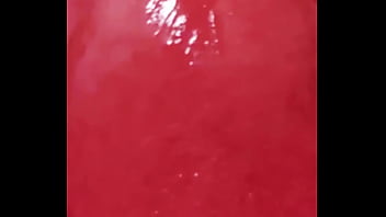 Dando aquela lambida pra ficar bem molhada