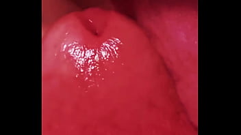 Dando aquela lambida pra ficar bem molhada