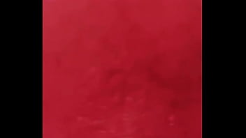 Dando aquela lambida pra ficar bem molhada