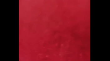 Dando aquela lambida pra ficar bem molhada