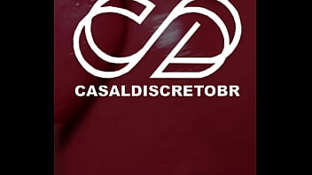 Dando aquela lambida pra ficar bem molhada