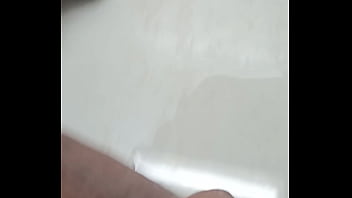 Queen chubby doing things to turn men horny