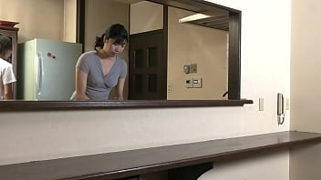 千秋にとっては息子の浩司がすべてであり、それは浩司にとっても同じだった。 家庭で身を寄せ合って生きてきた二人は強い絆で結ばれていた。だがあまりにも濃密な関係はいつの間にか二人にしか理解できないものに形を変えてしまっていた&hellip;。