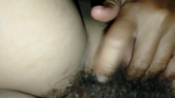 แหกหีสาวสวยแตดขาวน่าเลียและเย็ดหีเธอจนแตดแฉะ