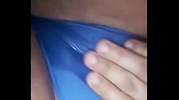 Safada gosta de fazer xixi na calcinha Safada gosta de fazer xixi na calcinha