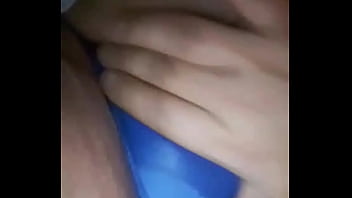 Safada gosta de fazer xixi na calcinha