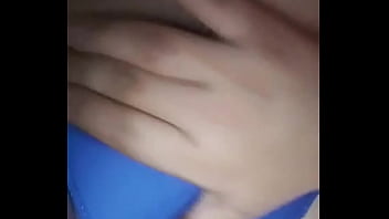 Safada gosta de fazer xixi na calcinha