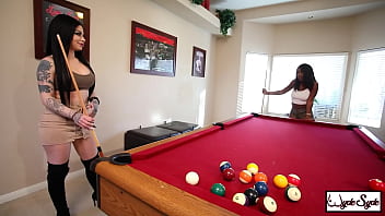 Hotties harmonie marquis & kris riot in a lesbian 69 session