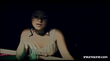 Lady mai offers up her own poker face for a cum load