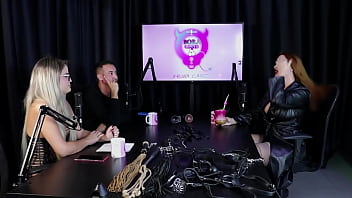 Loira gostosa pelada leva chicotada na bunda depois da convidada falar dos aprendizados das sessões e o dia que o cliente defecou por não saber fazer uma chuca maisa pravo domme sheer red