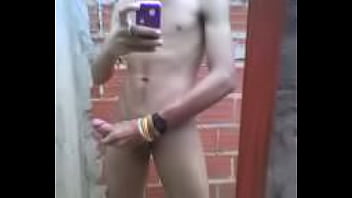 Eu gozando no espelho