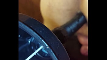 Клизма в анал из молока