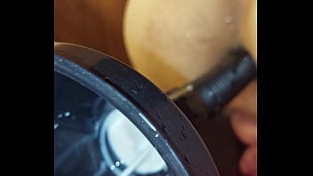 Клизма в анал из молока