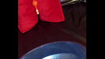 Клизма в анал из молока