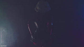 Curvy milf with juicy pussy loves fisting and latex arya grander