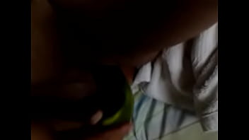 Amiga perversa de san francisco masturbándose con calabazín